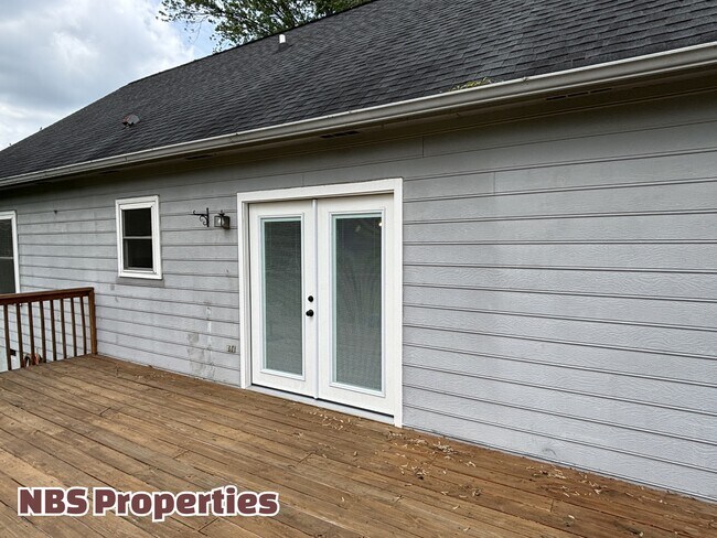 Building Photo - 7404 Foxglove Ln