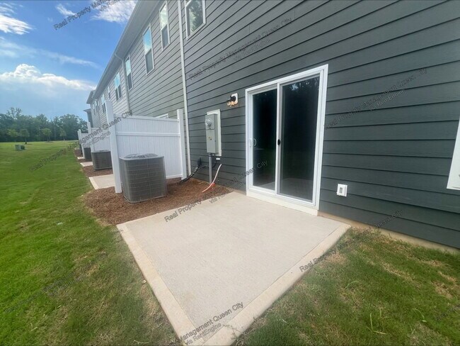 Building Photo - 3105 Lilac Grove Dr