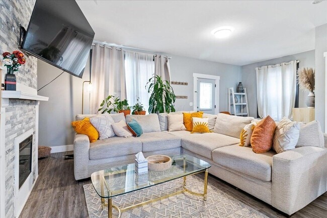 Building Photo - 40 S Richardson Ave