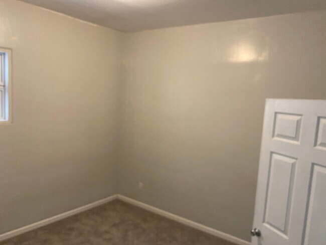 Building Photo - 907 Chartiers Ave