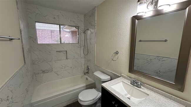 Building Photo - 4626 Green Trail Dr
