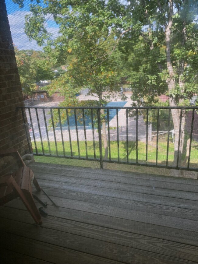 balcony - 8423 Greenbelt Rd