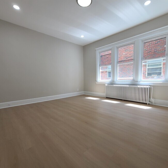 Building Photo - 704 79th St