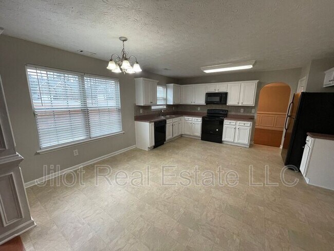 Building Photo - 700 Yukon Way