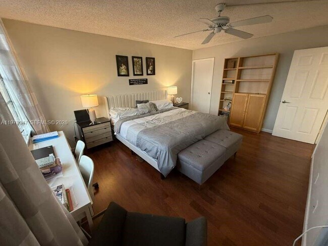 Building Photo - 6911 Environ Blvd