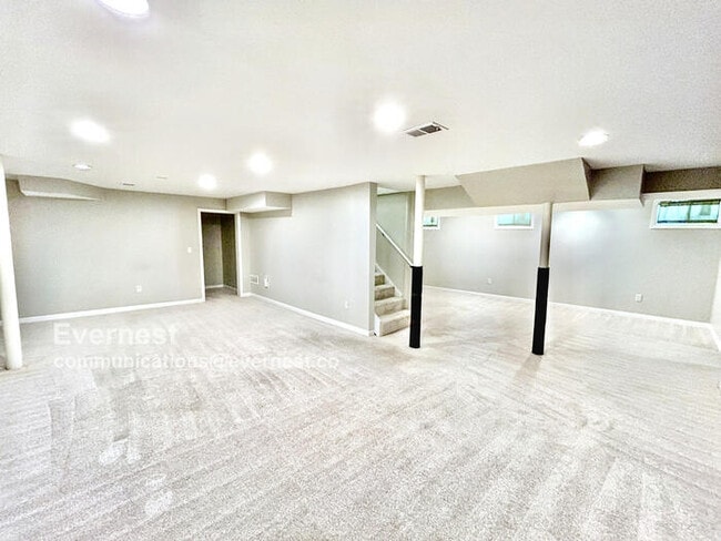 Building Photo - 1584 Camelot Cir