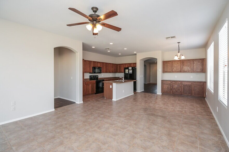 Building Photo - 10110 W Payson Rd