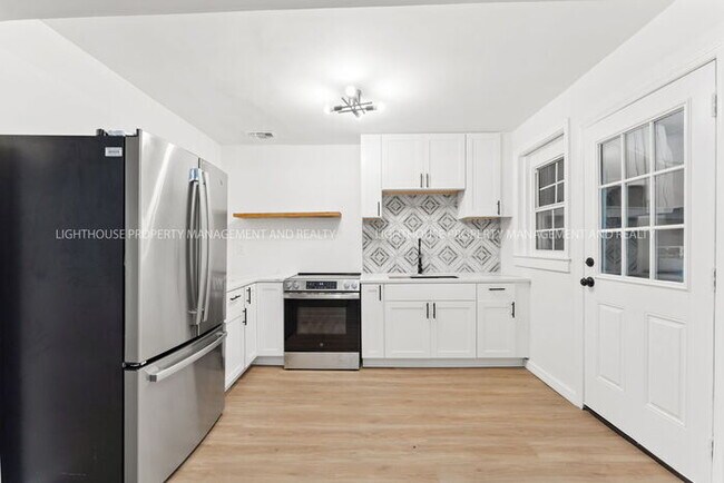 Building Photo - Charming Newly Renovated 2-Bedroom Home Near Murray Hill!
