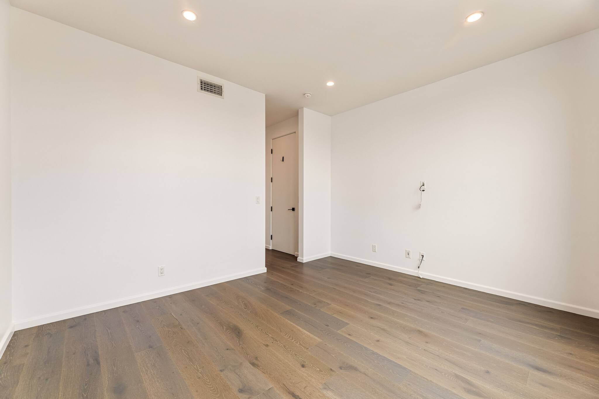 Building Photo - 1825 1/2 Alsace Ave