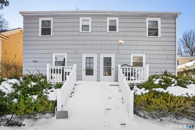 Building Photo - 215 York Rd