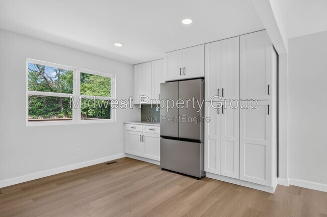 Building Photo - 13 S Perry Cir