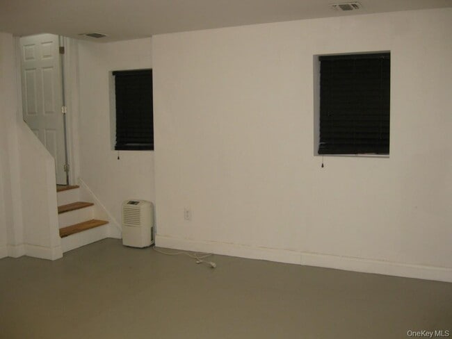 Building Photo - 622 S 6th Ave