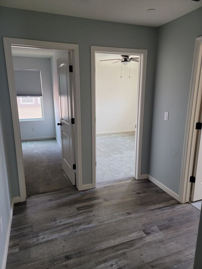 Building Photo - Beautiful 3 Bedroom 2.5 bath Home