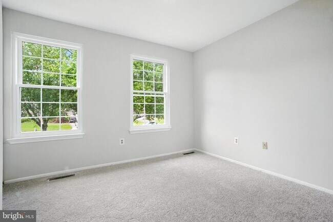 Building Photo - 4739 Bates Dr