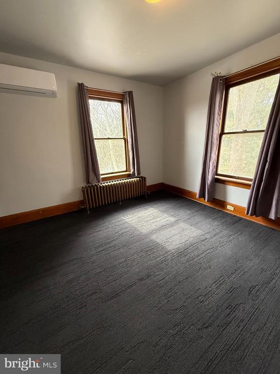 Building Photo - 295 E Main St