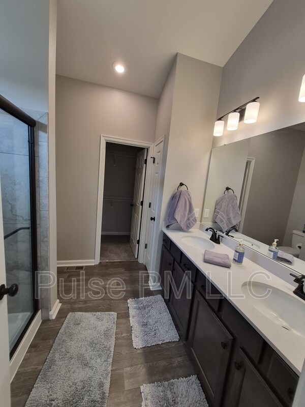 Building Photo - 6179 Ballyshannon Dr