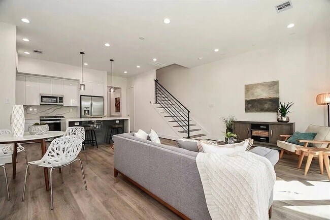 Building Photo - 3609 Dennis St