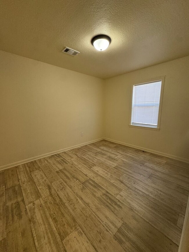 Building Photo - 212 S Magnolia Dr