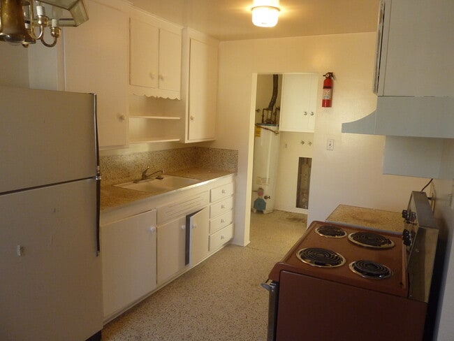 Building Photo - Unique One Bedroom with Private Backyard