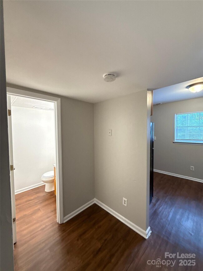 Building Photo - 409 Hawley Ave