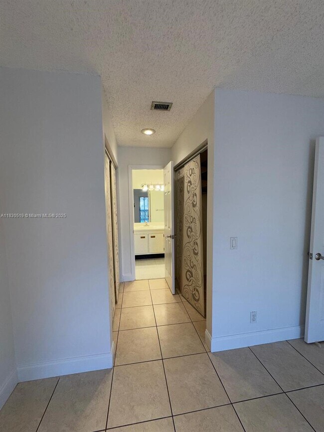Building Photo - 10441 Mahogany Key Cir