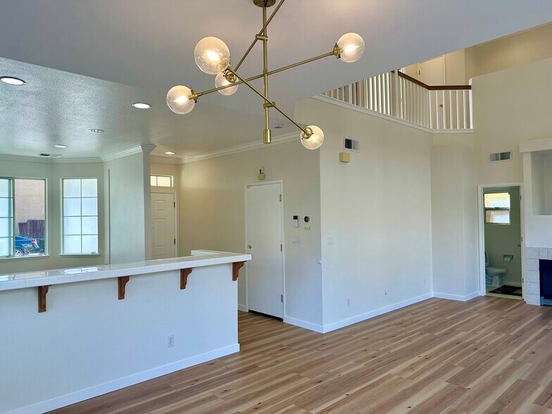 Building Photo - 923 Ferro Dr