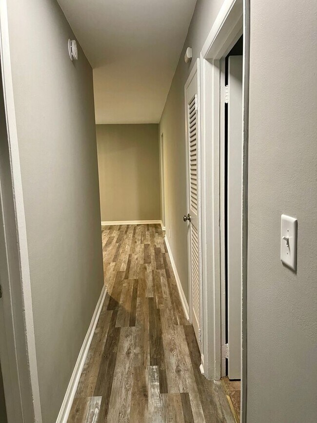 Building Photo - Beautifully remodeled home in Riverdale wi...