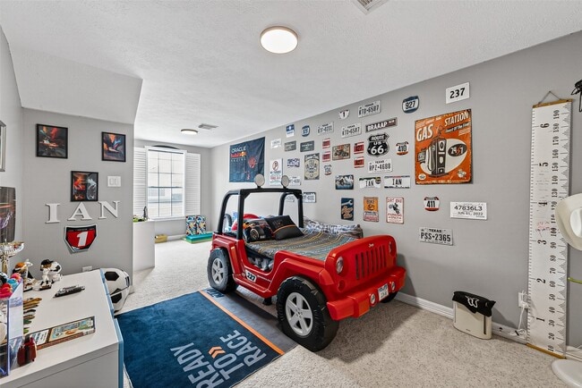 Building Photo - 1015 Enclave Square S