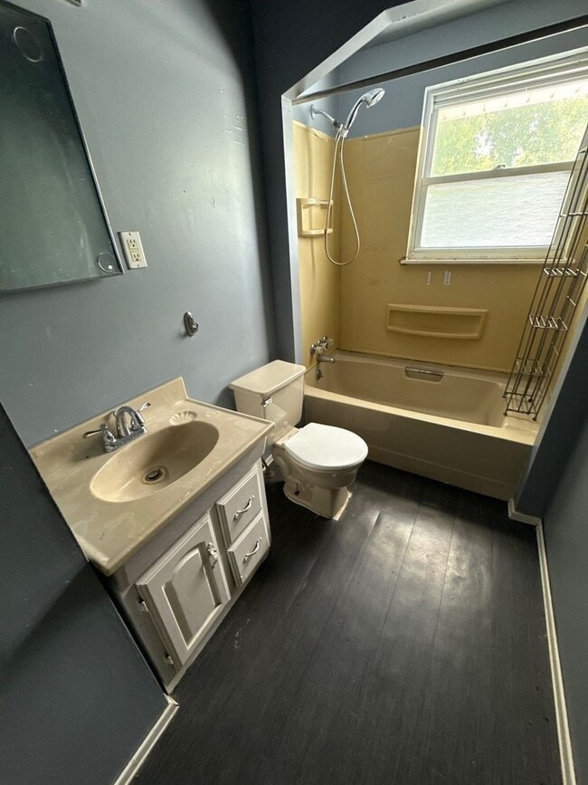 Building Photo - 4 Bedroom home in Clinton Township