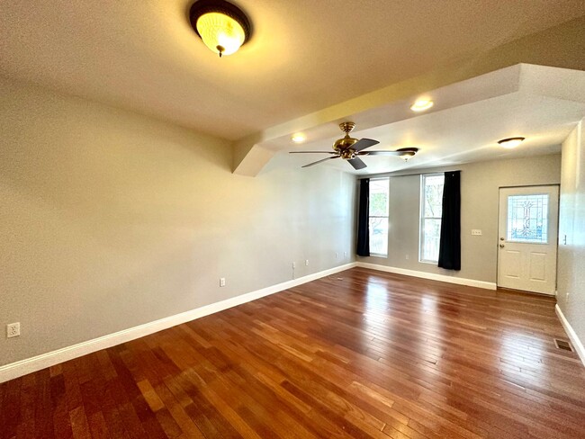 Building Photo - Charming 3 Bedroom/2.5 Bathroom Townhome in Hampden!