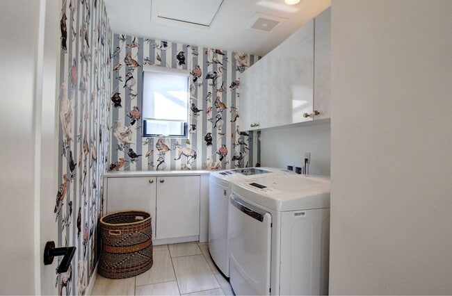 Building Photo - Luxury Living in the heart of Platte Park, 5bds, 4bas - Custom Finishes around every corner