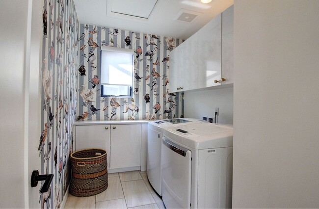 Building Photo - Luxury Living in the heart of Platte Park,...
