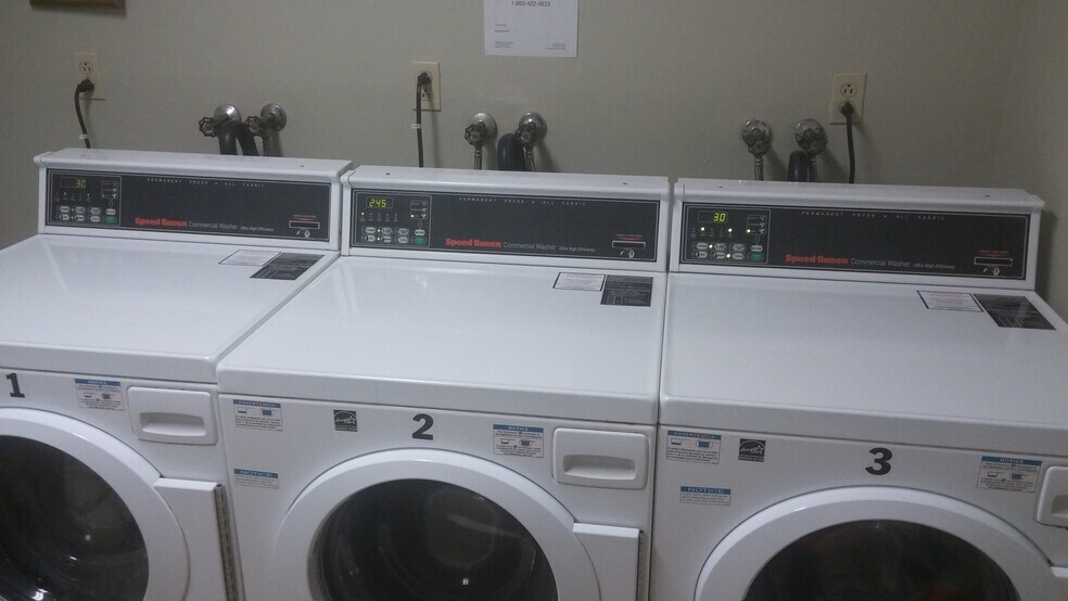 Building Photo - 1225 Bodwell Rd