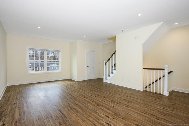 Building Photo - 6 Beacon Square