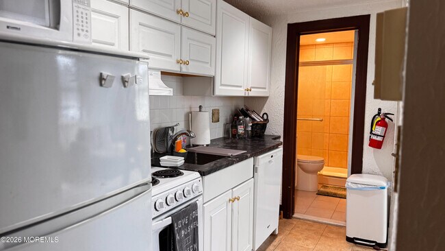 Building Photo - 17-19 Leroy Pl