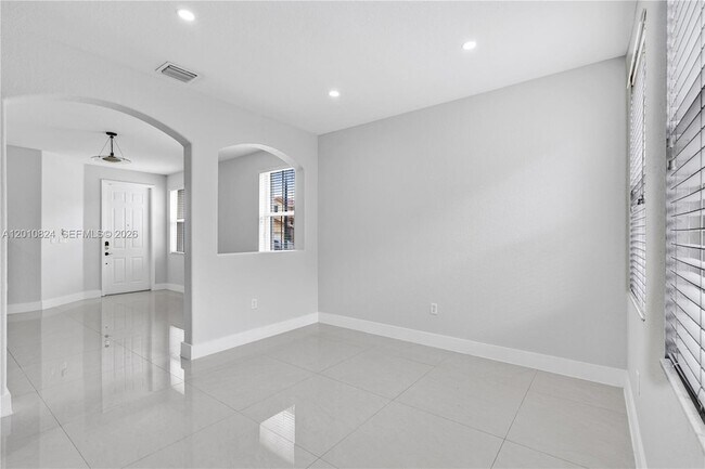 Building Photo - 8741 NW 111th Ct
