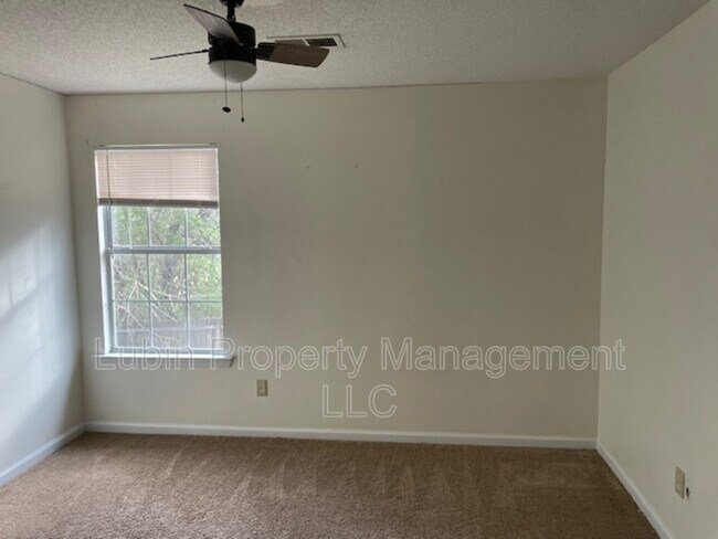 Building Photo - 5474 Hidden Meadows Dr