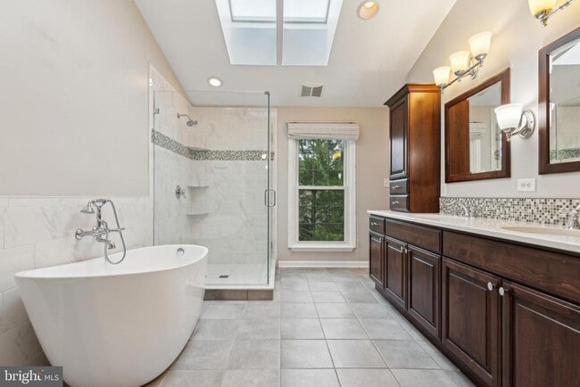 Building Photo - 2802 Noble Fir Ct
