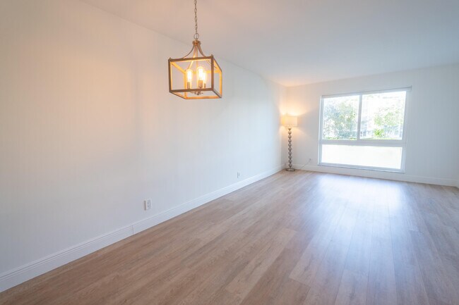 Building Photo - 2108 S Cypress Bend Dr