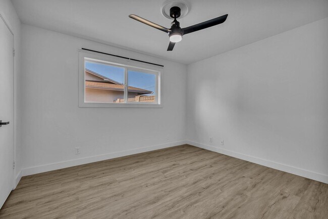 Building Photo - ASU 5 BEDROOM/ 2 BATH WITH POOL!!