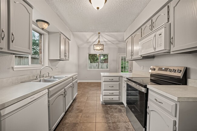 Building Photo - 16451 Cavendish Dr