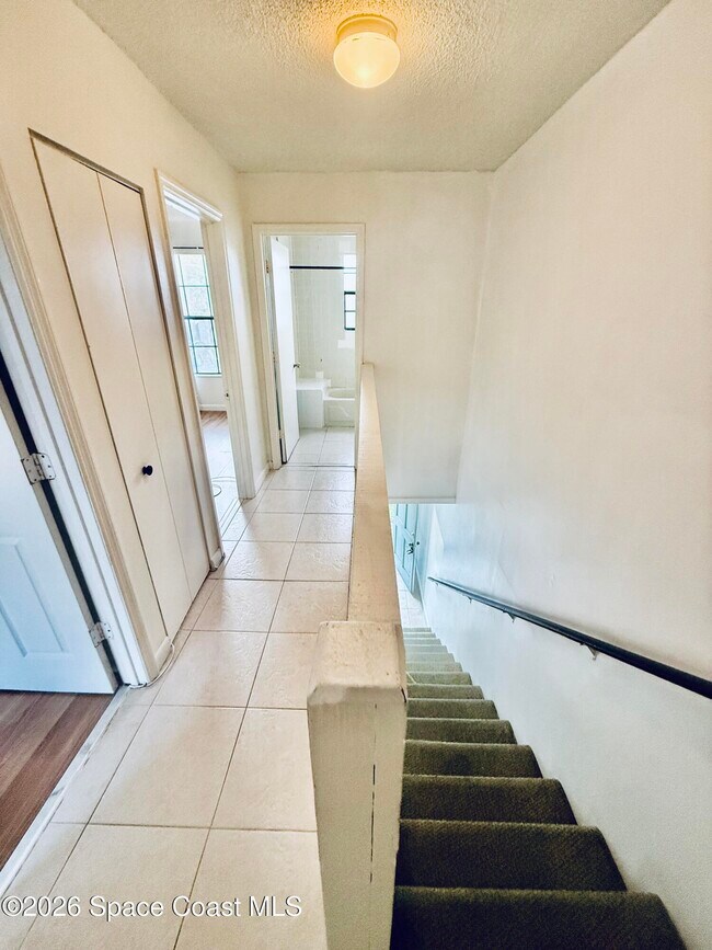 Building Photo - 1301 Arlington Ln NE