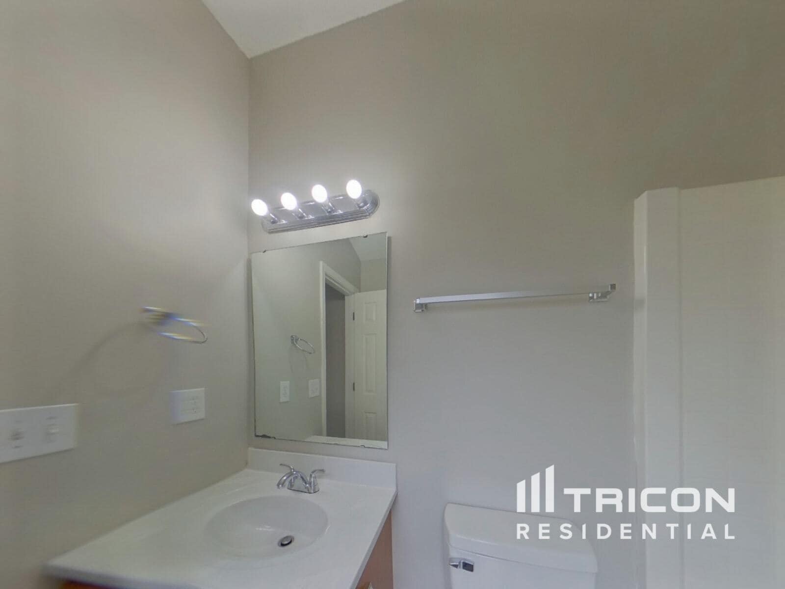 Building Photo - 325 Hampton Ridge Dr