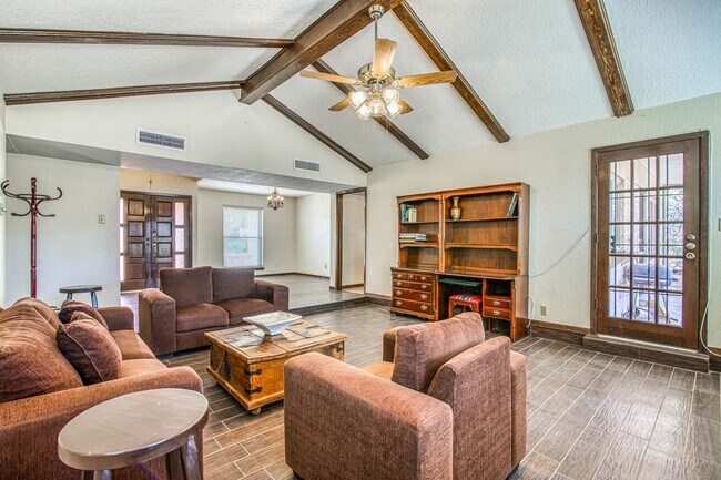 Building Photo - Beautiful 1-story southwestern-style home in west El Paso