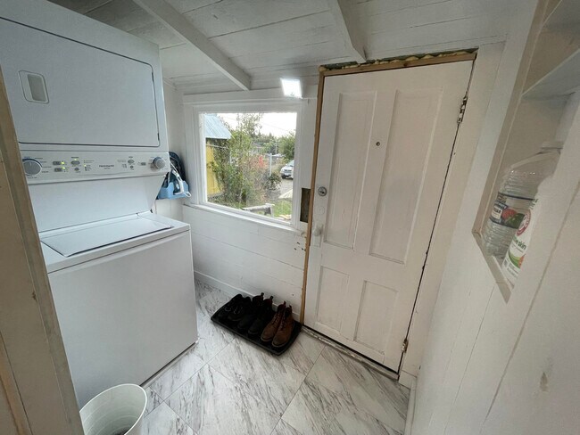 Laundry Room - 1109 Cogean Ave
