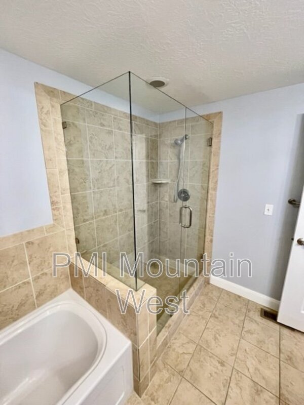 Building Photo - 88 S 900 E