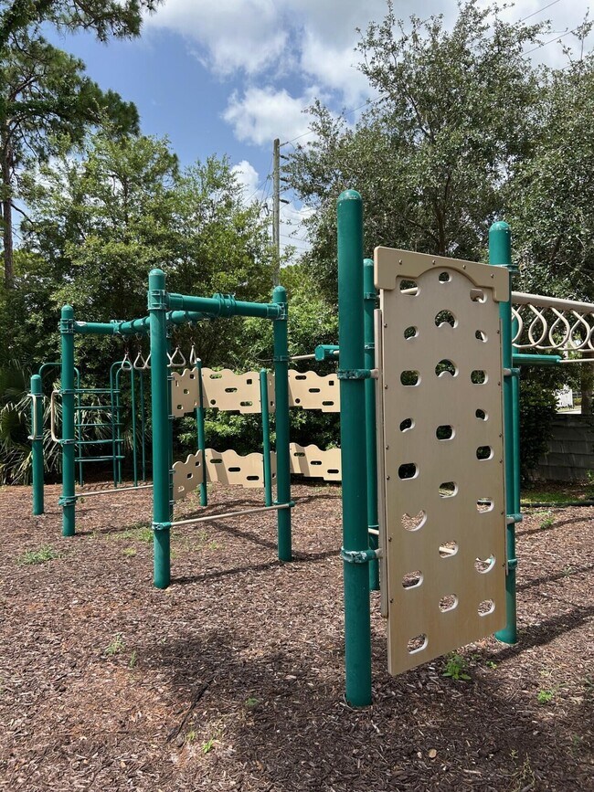 Building Photo - 1412 Seminole Palms Dr