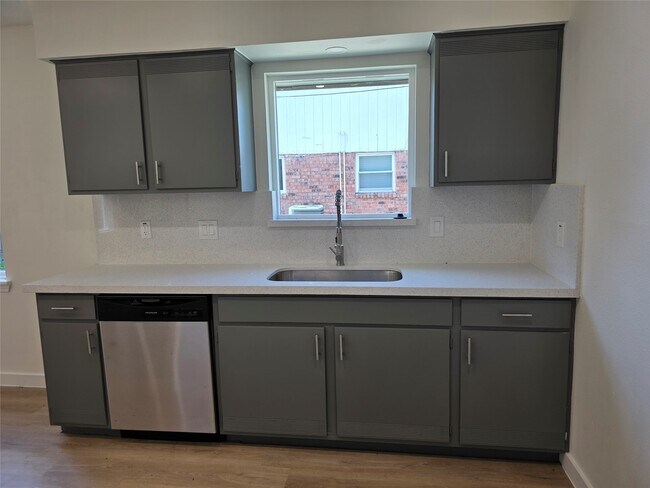 Building Photo - 11726 N Willow Cir