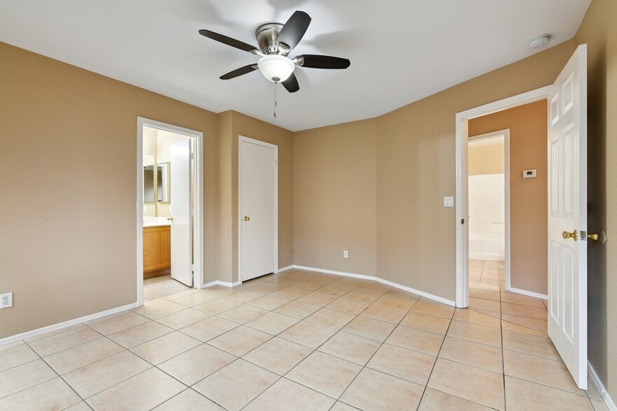 Building Photo - 4545 N 67th Ave