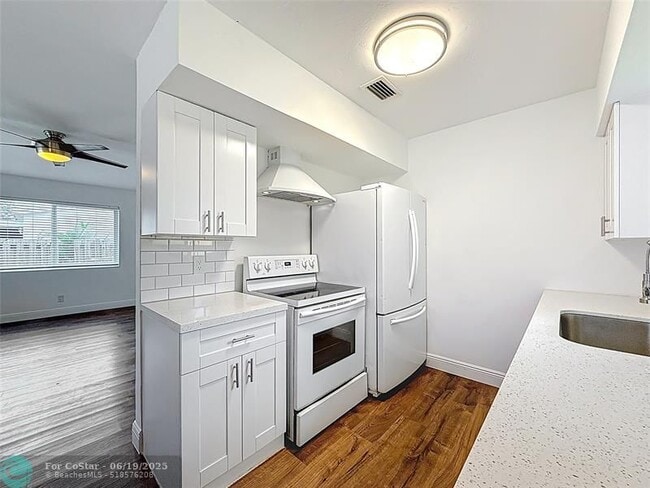 Building Photo - 50 NE 56th Ct